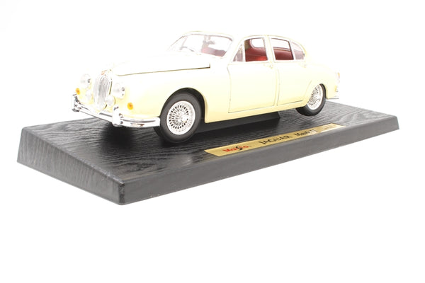 Maisto 31833 *PREOWNED* Jaguar Mark II  1:18 Diecast
