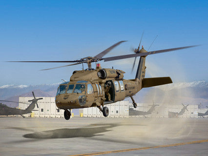 ICM48364 UH-60A Black Hawk Helicopter with 3 Crew Figures