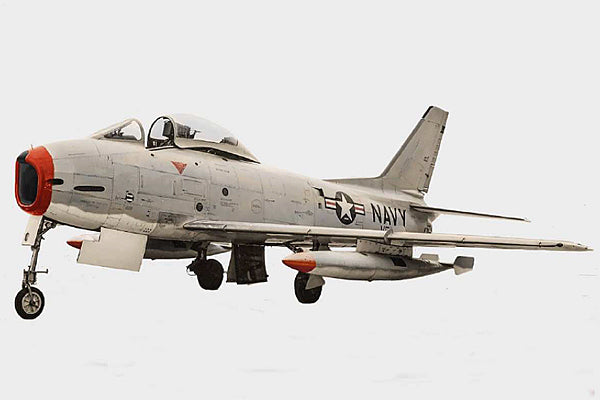 2811 ITALERI NORTH AMERICAN FJ-2/3 FURY