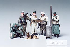 35212 GERMAN SOLDIERS FIELD BRIEFING