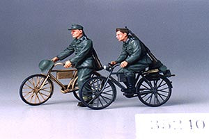 35240 TAMIYA GERMAN SOLDIERS WITH BICYCLES