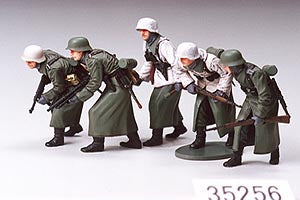 35256 TAMIYA GERMAN ASSAULT INFANTRY (WINTER)