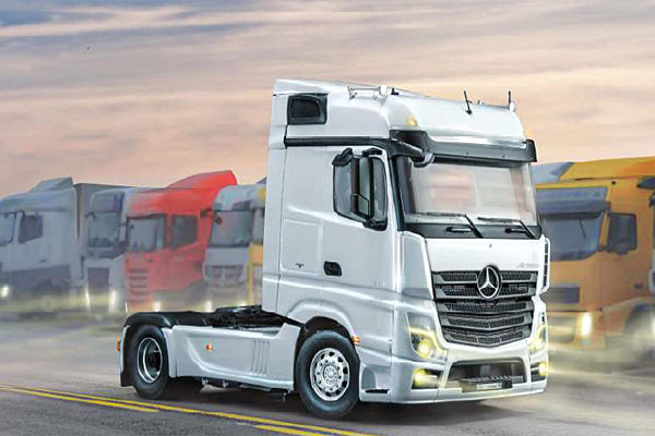 ITALERI 3948 MERCEDES BENZ MP4 BIG SPACE