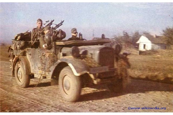 03339 REVELL EINHEITS-PKW KFZ.4