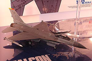 60786 TAMIYA 1/72 F-16CJ FIGHTING FALCON