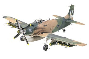 Tamiya 61073 Douglas A1J Skyraider USAF