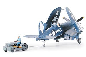 61085 TAMIYA VOUGHT F4U-1D CORSAIR WITH MOTO TUG