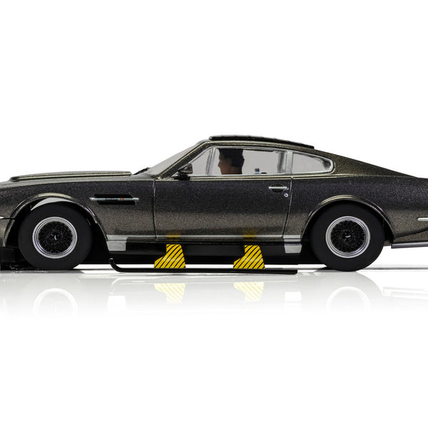 C4239 SCALEXTRIC James Bond Aston Martin V8 - The Living Daylights