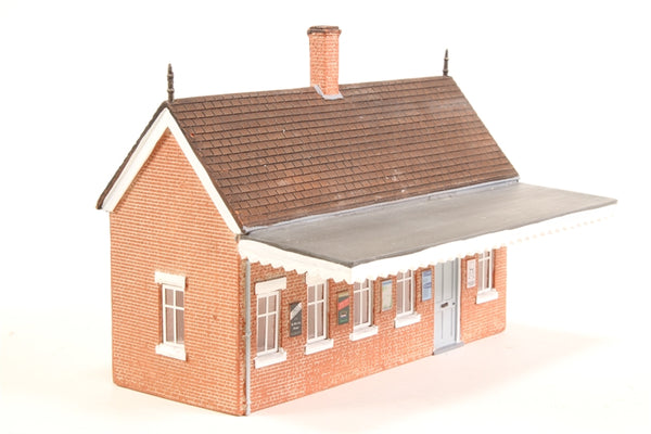 R9819 Hornby PRE-DECORATED CAST RESIN BUILDING HIGH BROOMS