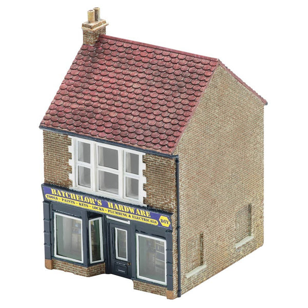 R9835 HORNBY HARDWARE STORE