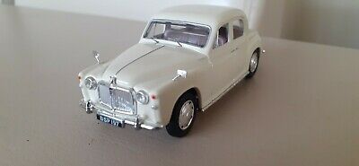 CORGI VA01913 Vanguards Rover 100 P4 Ivory